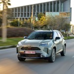 2024-_yaris_cross_urban_khaki_dpl_dynamic-08