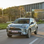 2024-_yaris_cross_urban_khaki_dpl_dynamic-10