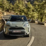 2024-_yaris_cross_urban_khaki_dpl_dynamic-12