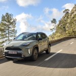 2024-_yaris_cross_urban_khaki_dpl_dynamic-14