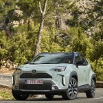 2024-_yaris_cross_urban_khaki_dpl_dynamic-18
