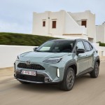 2024-_yaris_cross_urban_khaki_dpl_dynamic-23