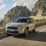 2024-_yaris_cross_urban_khaki_dpl_dynamic-30