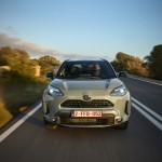 2024-_yaris_cross_urban_khaki_dpl_dynamic-37