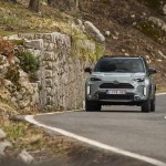 2024-_yaris_cross_urban_khaki_dpl_dynamic-41