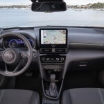 2024-_yaris_cross_urban_khaki_dpl_interior-01