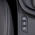 2024-_yaris_cross_urban_khaki_dpl_interior-07