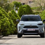 2024-_yaris_cross_urban_khaki_dpl_static-03