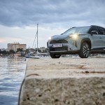 2024-_yaris_cross_urban_khaki_dpl_static-04