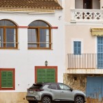 2024-_yaris_cross_urban_khaki_dpl_static-07