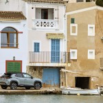 2024-_yaris_cross_urban_khaki_dpl_static-09