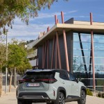2024-_yaris_cross_urban_khaki_dpl_static-10