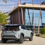 2024-_yaris_cross_urban_khaki_dpl_static-11