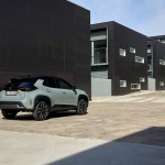 2024-_yaris_cross_urban_khaki_dpl_static-13
