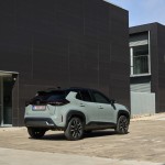 2024-_yaris_cross_urban_khaki_dpl_static-14