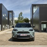 2024-_yaris_cross_urban_khaki_dpl_static-16