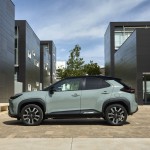 2024-_yaris_cross_urban_khaki_dpl_static-19