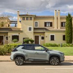 2024-_yaris_cross_urban_khaki_dpl_static-26