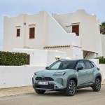 2024-_yaris_cross_urban_khaki_dpl_static-27