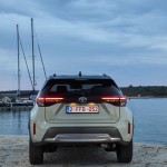 2024-_yaris_cross_urban_khaki_dpl_static-30