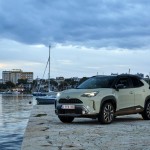 2024-_yaris_cross_urban_khaki_dpl_static-31