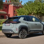 2024-_yaris_cross_urban_khaki_dpl_static-32