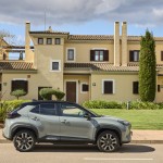 2024-_yaris_cross_urban_khaki_dpl_static-34