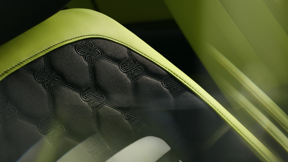 p90549035_highres_rolls-royce-black-ba