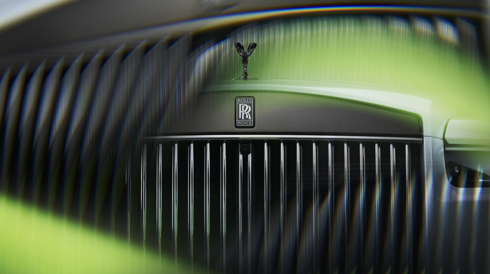 p90549039_highres_rolls-royce-black-ba