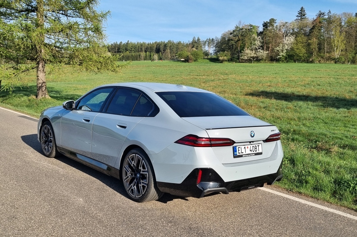 bmw-i5-2024-14