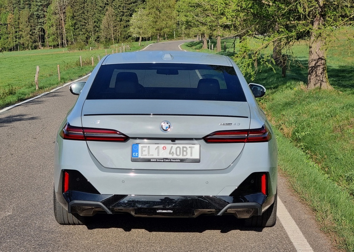 bmw-i5-2024-15