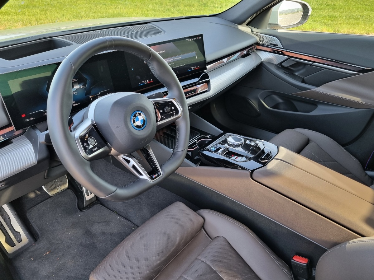 bmw-i5-2024-22