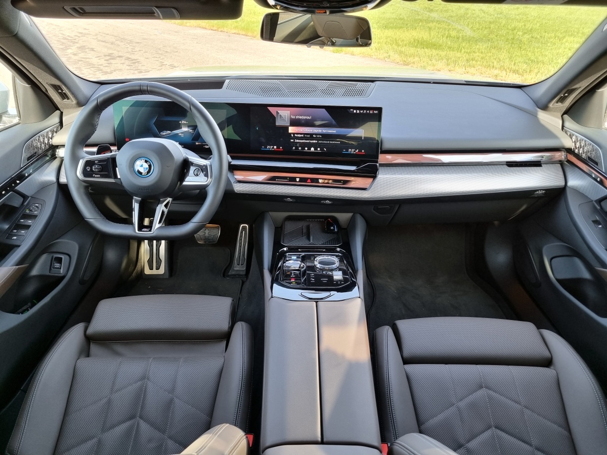 bmw-i5-2024-26