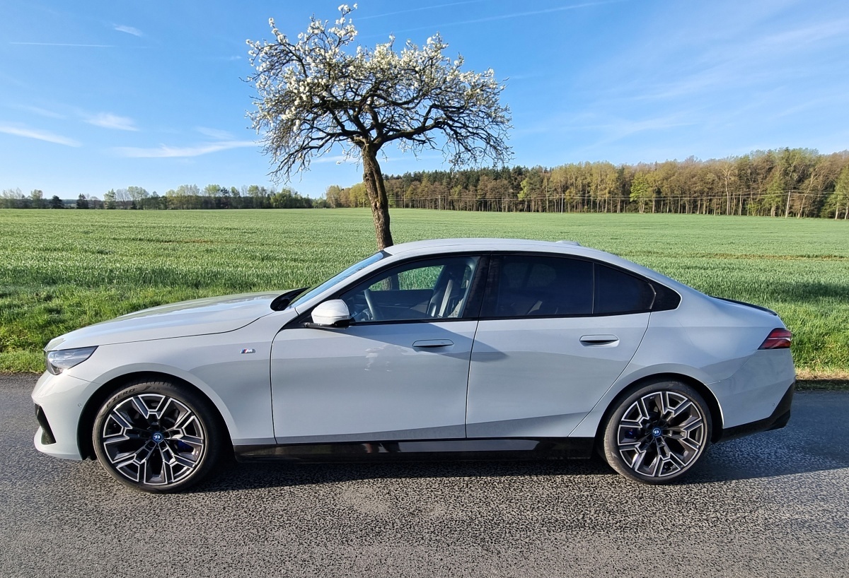 bmw-i5-2024-4