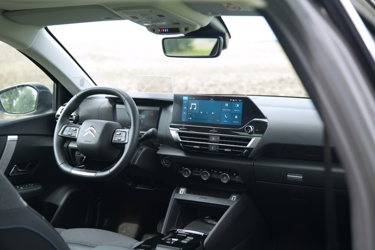 citroen-c4x-2024-10