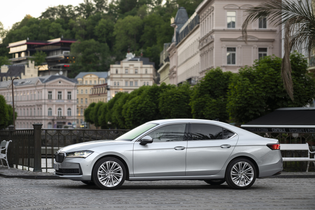 27_skoda_superb_hatch_22a8e87c