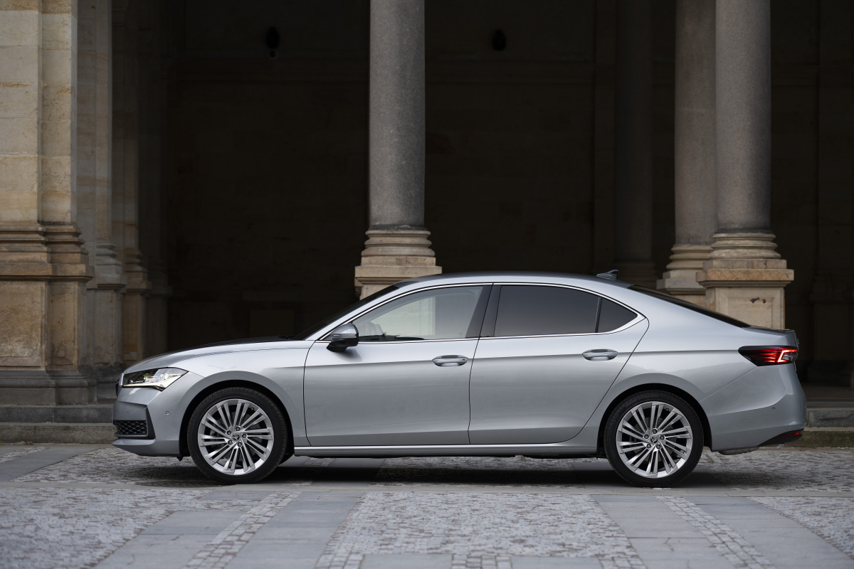 31_skoda_superb_hatch_22b27256
