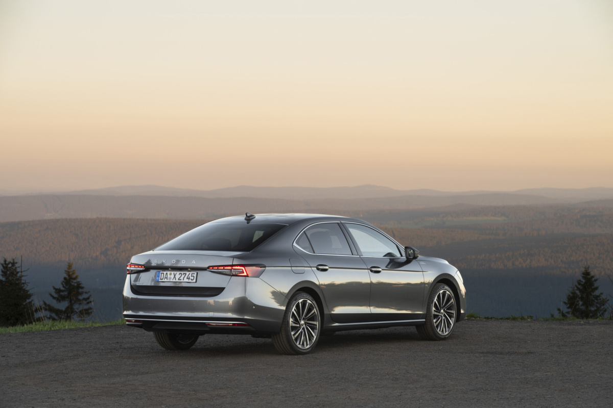 60_skoda_superb_hatch_lk_19deebe0-2048x1365
