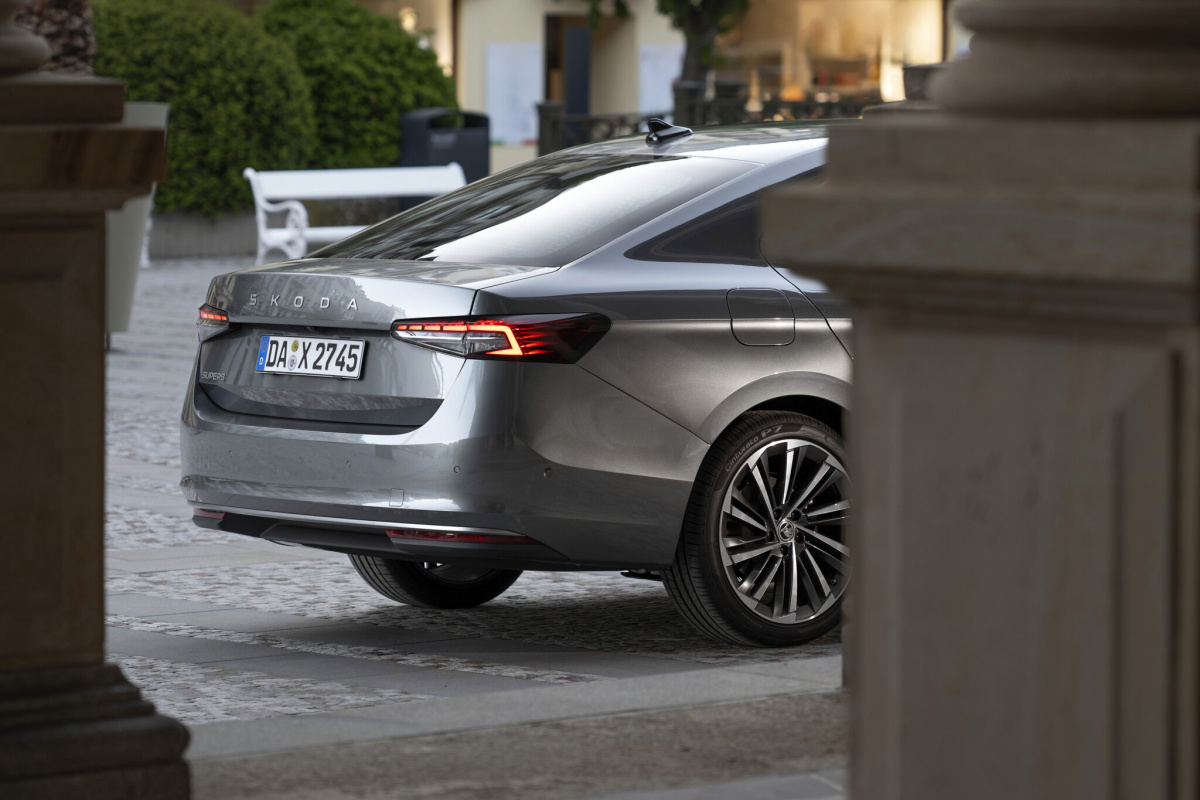 68_skoda_superb_hatch_lk_747348e2-2048x1365