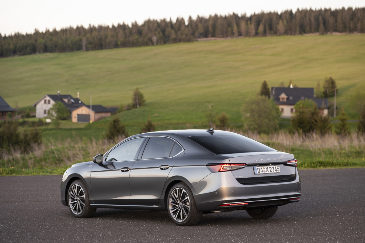 76_skoda_superb_hatch_lk_a96b1074-2048x1365