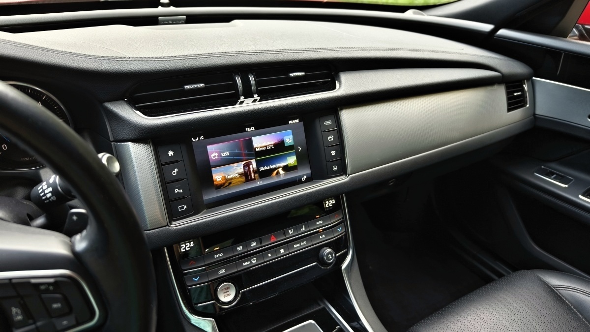 jaguar-xf-25