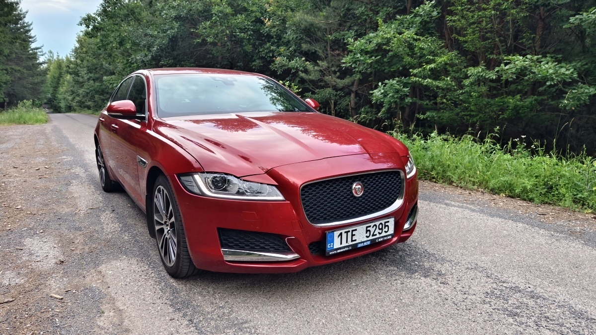 jaguar-xf-3