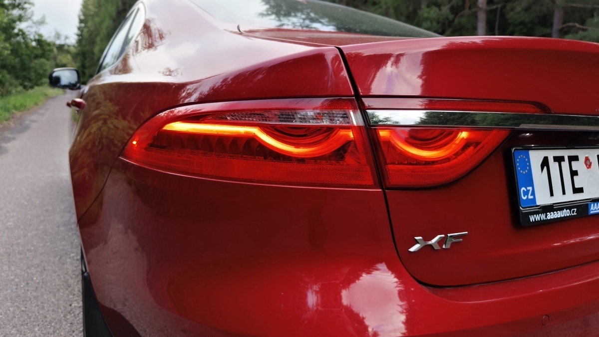 jaguar-xf-36