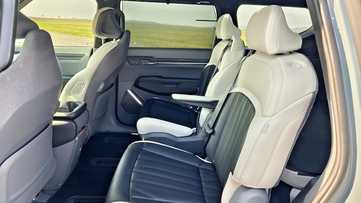kia-ev9-2024-35