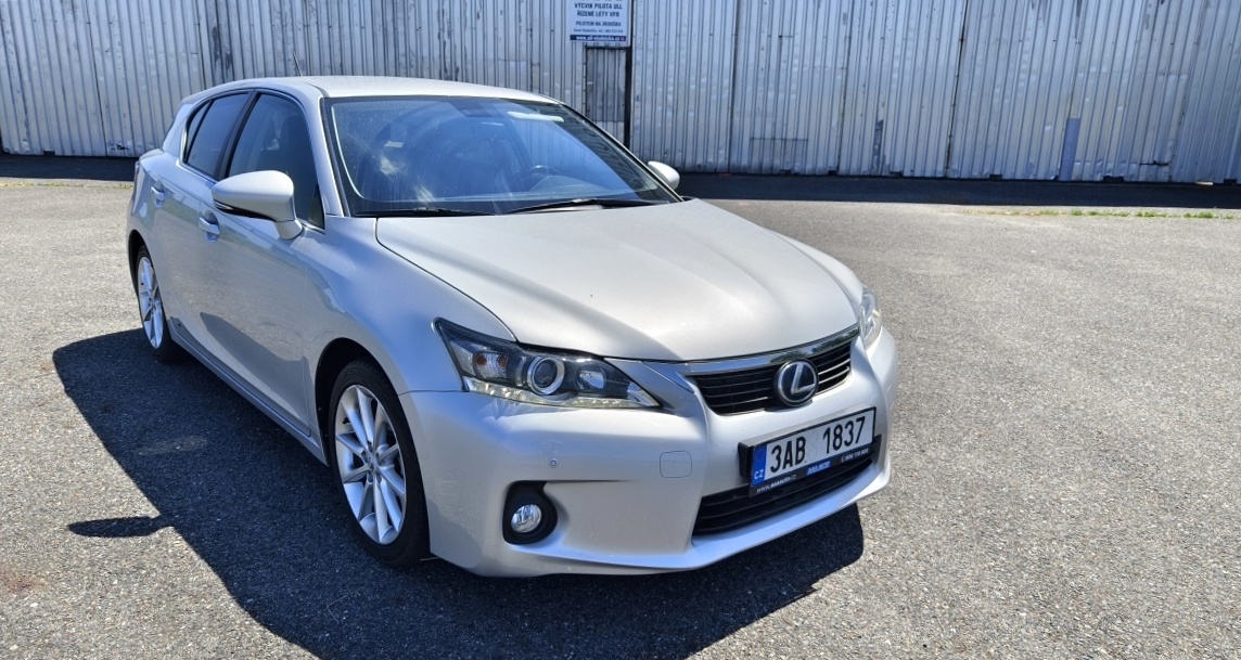 lexus-ct-1