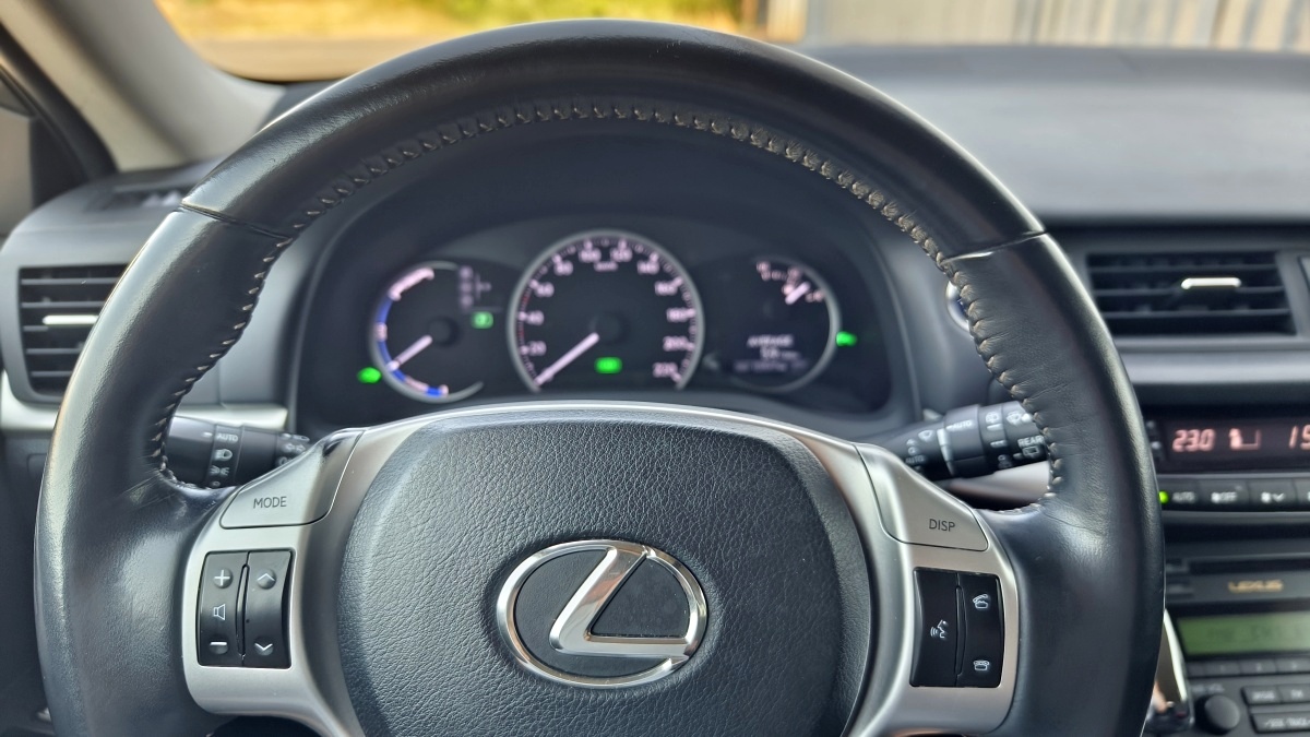 lexus-ct-12