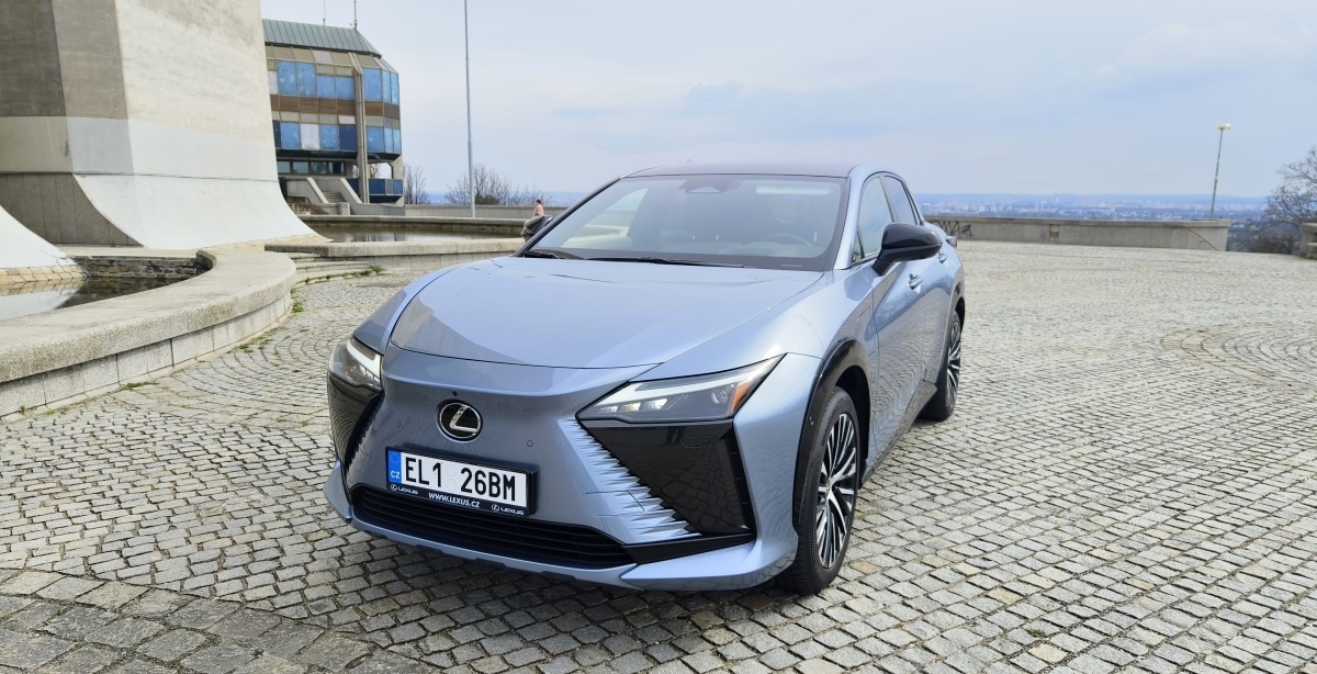 lexus-rz-2024-2