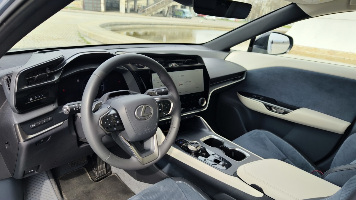 lexus-rz-2024-28