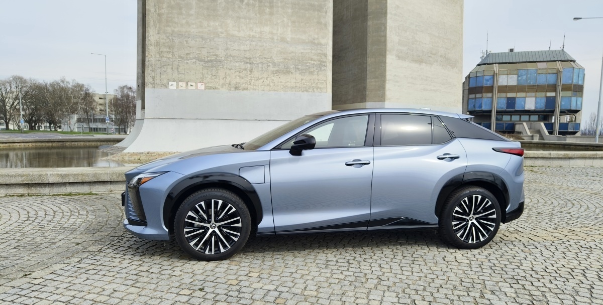 lexus-rz-2024-43