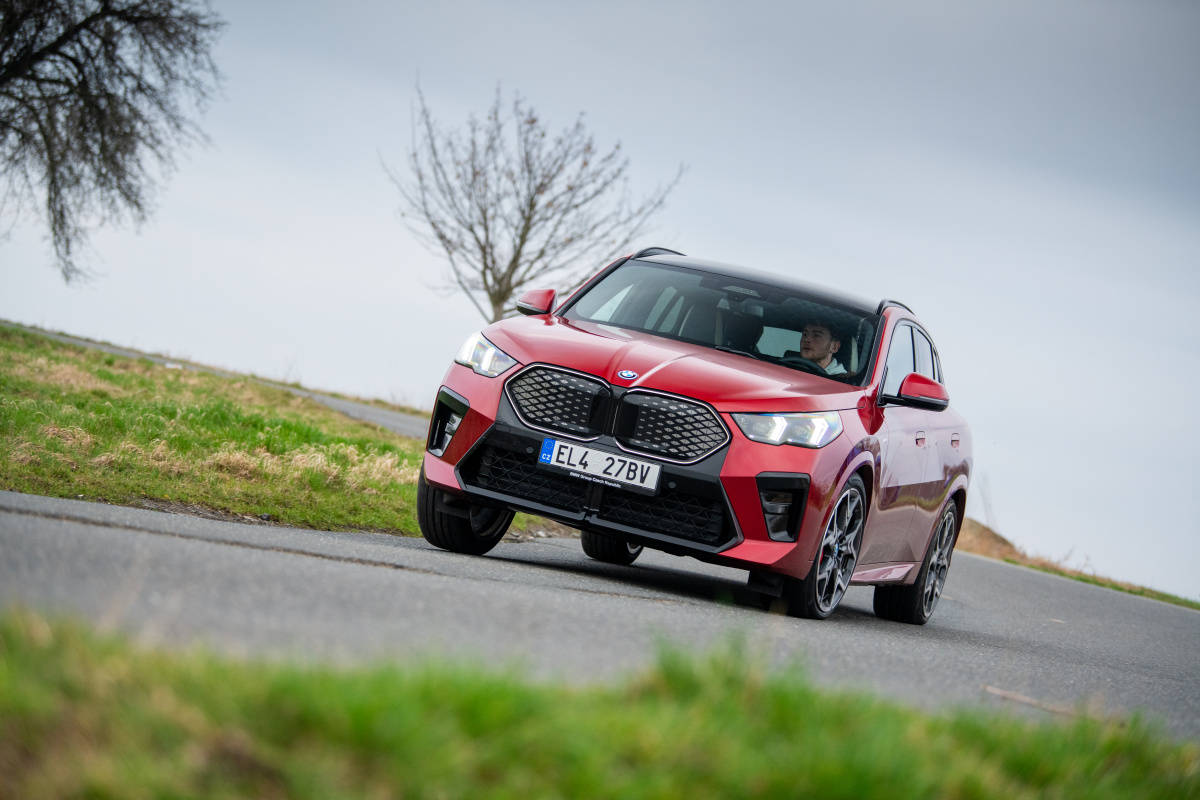p90542934_highres_bmw-ix2-03-2024